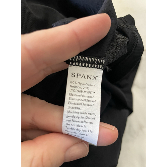 NWT Spanx Women's Go Lightly Ribbed Mock Neck Sleeveless Tank Top Black Size Med - Picture 8 of 8